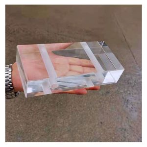 gach-kinh-trong-suot-av-20x5x5-vm032-khoan-lo-3